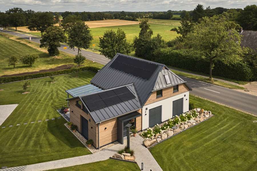 Ansprechende Mix aus Holz und Stahlprofilen, Im Ziek 1, 27374 Visselhövede